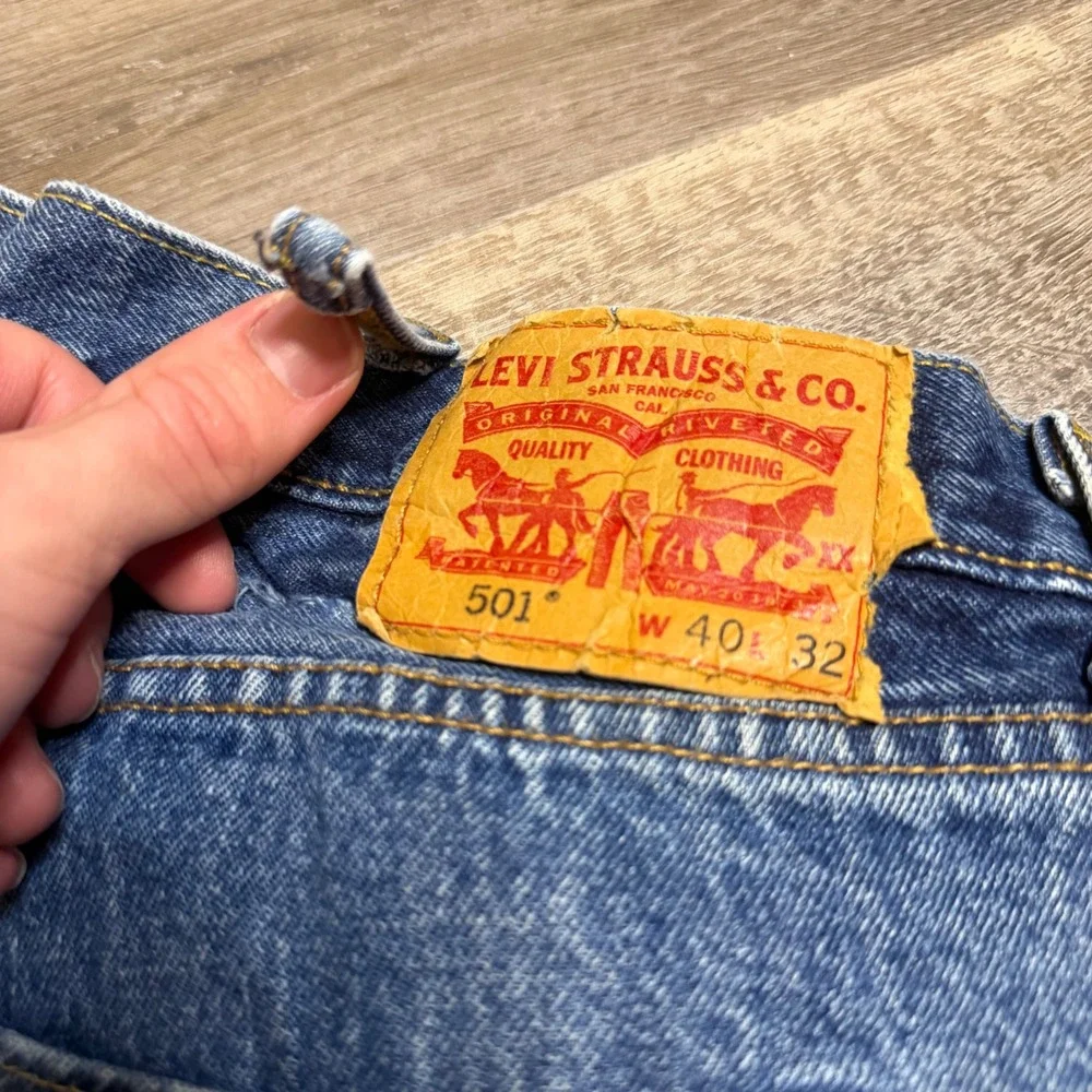 Levis 501 Original Fit Mens Jeans 40x32 Medium Wash Blue Straight Leg Button Fly
